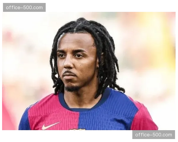 巴萨孔德回归首发右后卫 防守稳定性得到关键补强 巴萨孔德回归首发右后卫 防守稳定性得到关键补强