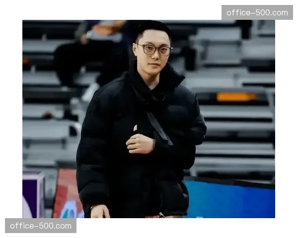 胡明轩因膝盖软骨磨损赛季报销 专注康复目标季后赛回归