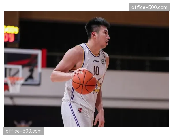 北京控股邹雨宸单场8盖帽 内线防守支柱改变对手进攻策略